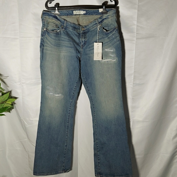 Torrid NWT relaxed boot fit distressed jean!